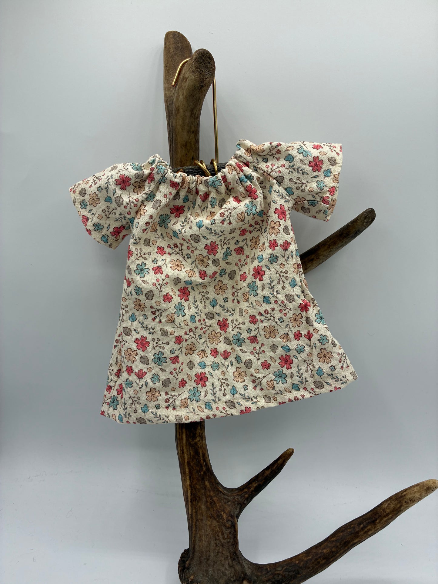 Puppen-Kleid Blumen ecru